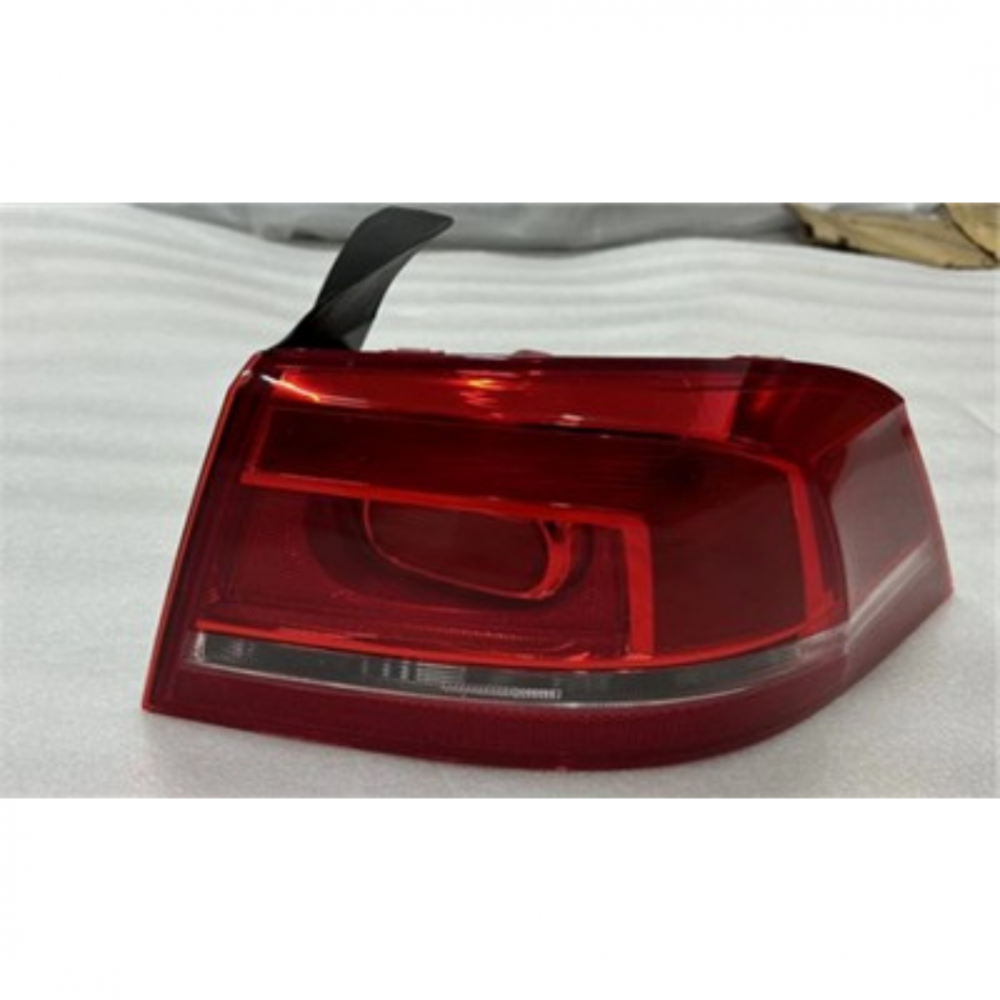 PASSAT B7 2011-2015 STOP LAMBASI LEDSİZ SAĞ 3AE945096F