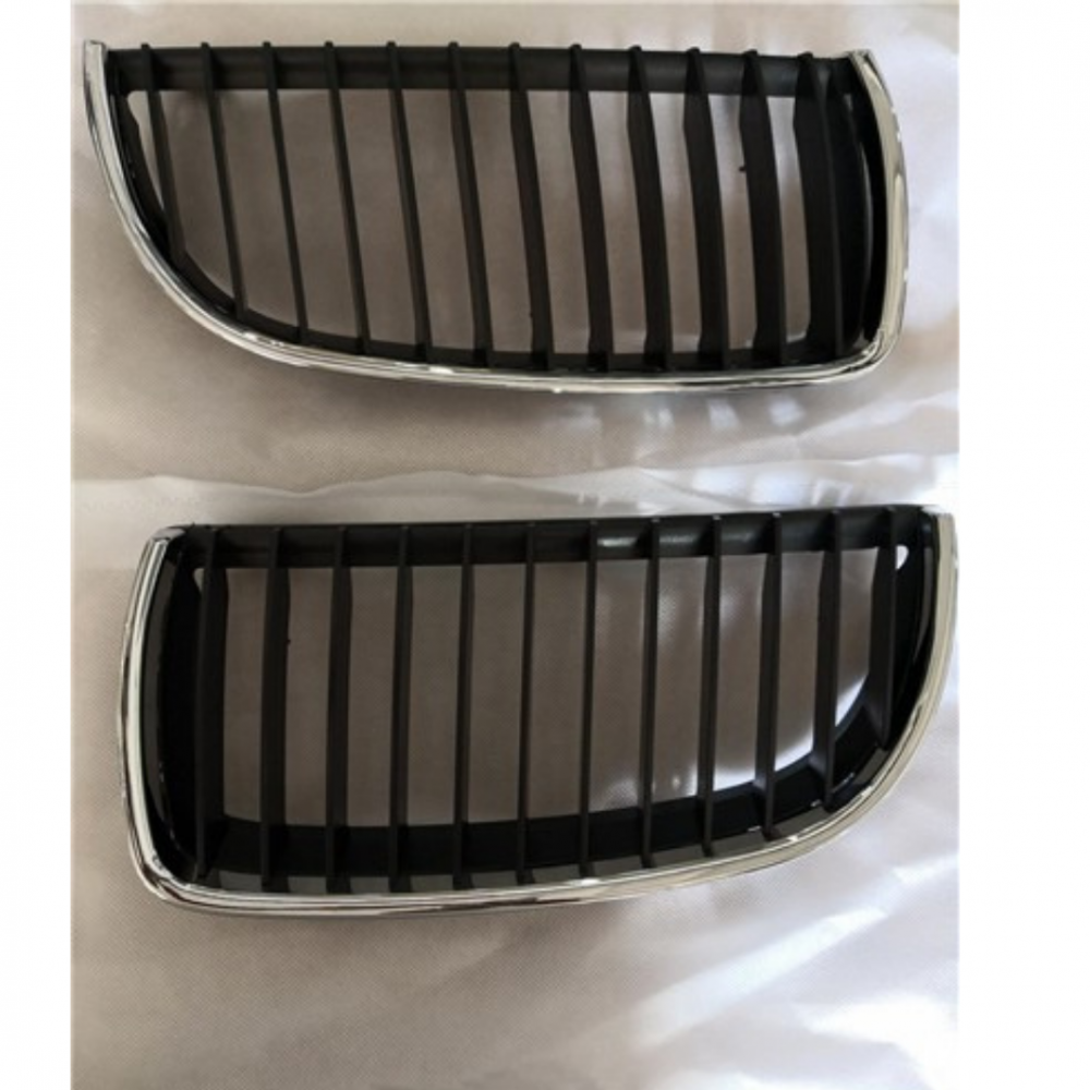 BMW E90 2005-2008 ÖN PANJUR KROM SİYAH SET (MAKYAJSIZ) 51137120007/08